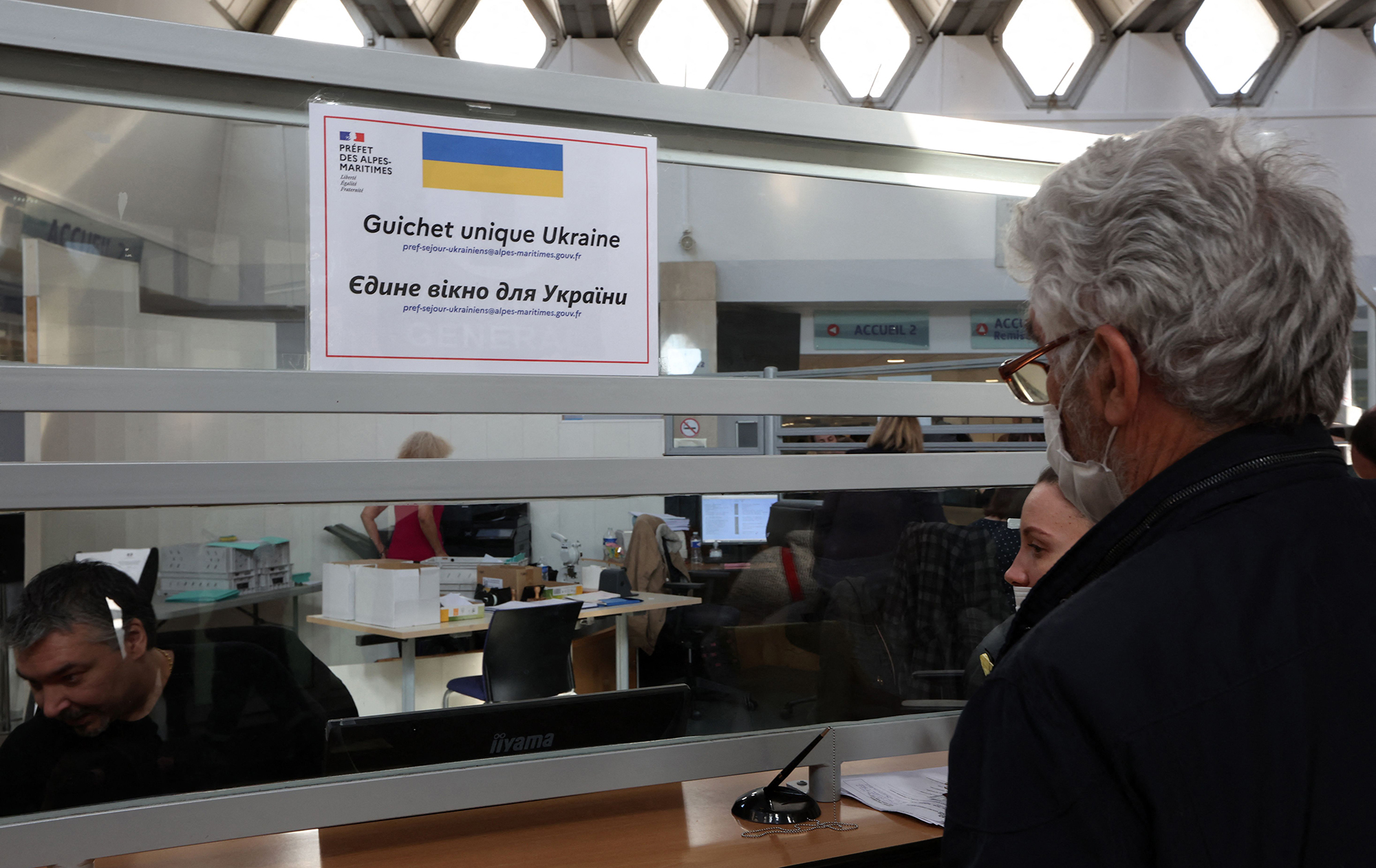 Виплати та житло. Що робити українським біженцям після прибуття до Франції